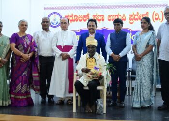 ಸೇವೆಯ ಮೂಲಕ ಸಮಾಜದಲ್ಲಿ ಪರಿವರ್ತನೆ ತರಲು ಸಾಧ್ಯವಿದ್ದು ಈ ನಿಟ್ಟಿನಲ್ಲಿ ಜನಪ್ರತಿನಿಧಿಗಳು ಗಮನಹರಿಸಬೇಕು – ವಂ|ಡಾ|ಜೆರಾಲ್ಡ್ ಐಸಾಕ್ ಲೋಬೊ ..!!