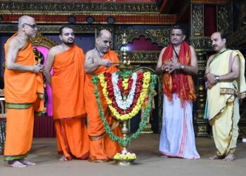 ಶ್ರೀ ಕೃಷ್ಣ ಮಾಸೋತ್ಸವದ ಪ್ರಯುಕ್ತ ಭಂಡಾರ ಕೇರಿ ಶ್ರೀಗಳಿಂದ ಗೀತಾ ಪ್ರವಚನ ಪ್ರಾರಂಭ..!!