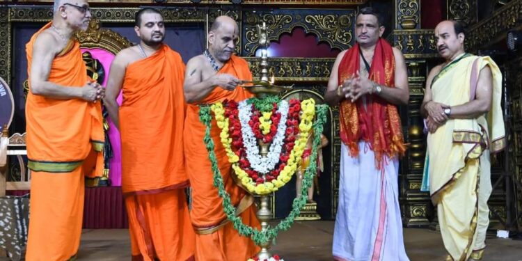 ಶ್ರೀ ಕೃಷ್ಣ ಮಾಸೋತ್ಸವದ ಪ್ರಯುಕ್ತ ಭಂಡಾರ ಕೇರಿ ಶ್ರೀಗಳಿಂದ ಗೀತಾ ಪ್ರವಚನ ಪ್ರಾರಂಭ..!!