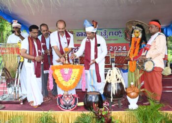 ಕಾರ್ಕಳ ಟೈಗರ್ಸ್ ಪ್ರಶಾಂತ್ ಅಭಿಮಾನಿ ಬಳಗ ವತಿಯಿಂದ ಕೆಸರ್ದ ಕಮ್ಮೆನ :ಕಂಬಳದ ಕೋಣಗಳನ್ನು ಓಡಿಸುವ ಮೂಲಕ ಮೆರುಗು ಹೆಚ್ಚಿಸಿದ ಕೆಸರೋಡೊಂಜಿ ಕಾರ್ಯಕ್ರಮ..!!