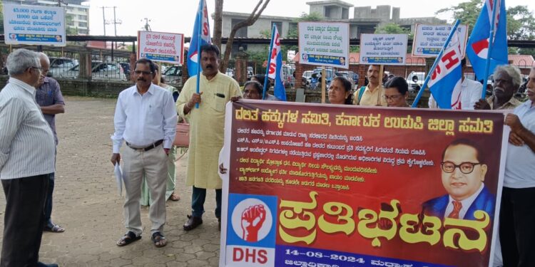 ಕರ್ನಾಟಕ ದಲಿತ ಹಕ್ಕುಗಳ ಸಮಿತಿ ವತಿಯಿಂದ ಪ್ರಮುಖ ಬೇಡಿಕೆಗಳನ್ನು ಈಡೇರಿಸಲು ಒತ್ತಾಯಿಸಿ ಪ್ರತಿಭಟನೆ..!!