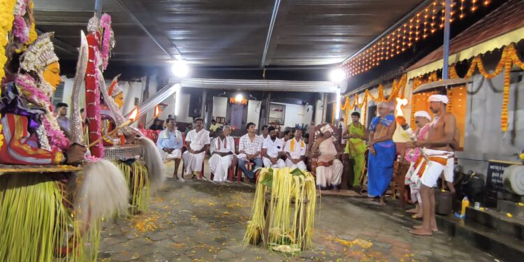 ಕಾರ್ಕಳ : ಶ್ರಾವಣ ತಿಂಗಳ ಹುಣ್ಣಿಮೆ ಸೋಣದ ಕೋಲ ಸಂಪನ್ನ..!!