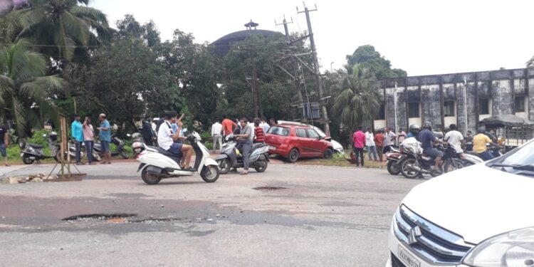 ಪರ್ಕಳ:ಸ್ವಿಫ್ಟ್ ಕಾರುಗಳೆರಡು ಪರಸ್ಪರ ಡಿಕ್ಕಿ : ವಿದ್ಯುತ್ ಟ್ರಾನ್ಸ್ಫರ್ ಗೆ ಗುದ್ಧಿ ಹಾನಿ..!!