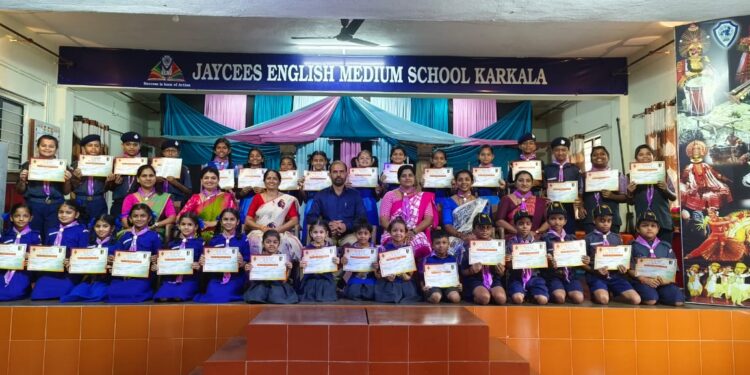 ಜೇಸಿ ಇಂಟರ್ ನ್ಯಾಷನಲ್ ಆಂಗ್ಲ ಮಾಧ್ಯಮ ಶಾಲೆಯ ವಿದ್ಯಾರ್ಥಿಗಳು ಭಾರತ್ ಸ್ಕೌಟ್ ಮತ್ತು ಗೈಡ್ಸ್ ಗೀತಗಾಯನ ಸ್ಪರ್ಧೆಯಲ್ಲಿ ಜಿಲ್ಲಾ ಮಟ್ಟಕ್ಕೆ ಆಯ್ಕೆ..!!