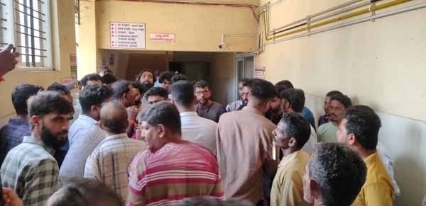 ಪುತ್ತೂರು: ಕೊಂಬೆಟ್ಟು ಸರಕಾರಿ ಪದವಿ ಪೂರ್ವ ಕಾಲೇಜು ವಿದ್ಯಾರ್ಥಿನಿಗೆ ವಿದ್ಯಾರ್ಥಿಯಿಂದ ಚೂರಿ ಇರಿತ..!!