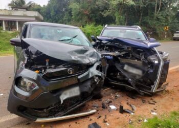 ತೆಕಟ್ಟೆ : ಎರಡು ಕಾರುಗಳ ನಡುವೆ ಅಪಘಾತ : ಢಿಕ್ಕಿಯ ರಬಸಕ್ಕೆ ಸಂಪೂರ್ಣ ಜಖಂಗೊಂಡ ಕಾರುಗಳು..!!