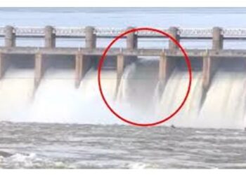 ತುಂಗಭದ್ರಾ ಡ್ಯಾಂ ಗೇಟ್​ನ ಚೈನ್​ ಕಟ್​:  ಅಪಾರ ಪ್ರಮಾಣದಲ್ಲಿ ಹರಿದುಬರುತ್ತಿರುವ ನೀರು..!!