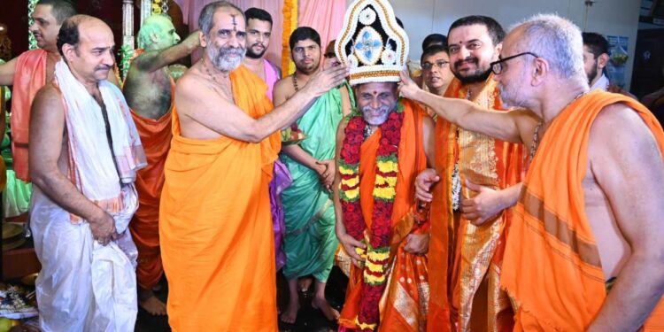 ಉಡುಪಿ :ಸಹಪಾಠಿ ಶ್ರೀಪಾದರೊಂದಿಗೆ ಜನ್ಮದಿನವನ್ನು ಆಚರಿಸಿದ ಪುತ್ತಿಗೆಶ್ರೀ..!!