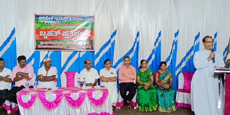 ಬೈಂದೂರು:ಕಸ್ತೂರಿ ರಂಗನ್ ವರದಿಯಿಂದ ಜನವಸತಿ ಪ್ರದೇಶಗಳನ್ನು ಕೈಬಿಡುವಂತೆ ಆಗ್ರಹಿಸಿ ಹಳ್ಳಿಹೊಳೆ ಗ್ರಾಮಸ್ಥರ ಹಿತರಕ್ಷಣಾ ಸಮಿತಿ ನೇತೃತ್ವದಲ್ಲಿ ಬೃಹತ್ ಪ್ರತಿಭಟನೆ..!!