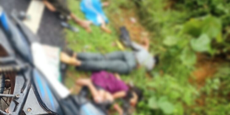 ಕಾರ್ಕಳ : ಈಚರ್ ಲಾರಿ – ಬೈಕ್ ನಡುವೆ ಬೀಕರ  ಅಪಘಾತ, ಇಬ್ಬರು ಮಕ್ಕಳು ಸೇರಿ ಮೂವರು ಸಾವು, ಇಬ್ಬರು ಗಂಭೀರ..!!