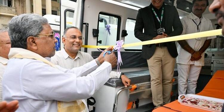 ಅಪಘಾತಕ್ಕೀಡಾದವರ ರಕ್ಷಣೆಗೆ ಆಪತ್ಕಾಲಯಾನ : 65 ನೂತನ ಅಂಬ್ಯುಲೆನ್ಸ್ ಗಳ ಸೇವೆಗೆ ಸಿಎಂ ಚಾಲನೆ..!!