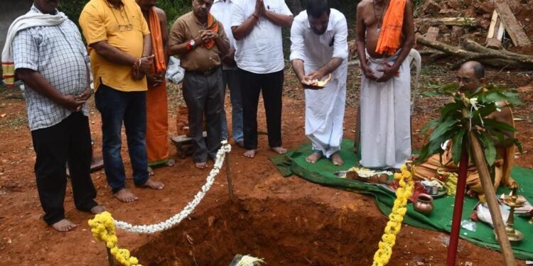 ಅಶಕ್ತ ಕುಟುಂಬಕ್ಕೆ ನೂತನ ಗ್ರಹನಿರ್ಮಾಣದ ಆಸರೆ:ಜಿಎಸ್ ಬಿ ಸಮಾಜ ಹಿತ ರಕ್ಷಣಾ ವೇದಿಕೆಯ ಮಾದರಿ ಕಾರ್ಯ..!!