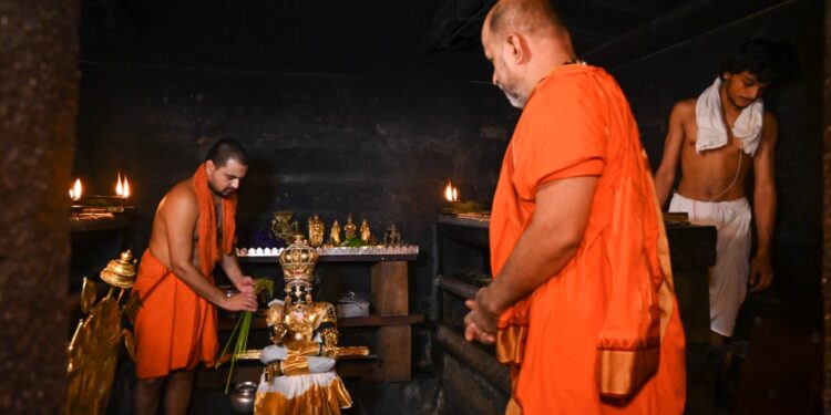 ಶ್ರೀ ಕೃಷ್ಣಮಠದಲ್ಲಿ ಕದಿರುಹಬ್ಬ : ನೂರಾರು ಭಕ್ತರ ಮನೆಗಳಿಗೆ ಧಾನ್ಯಸಿರಿ ವಿತರಣೆ..!!