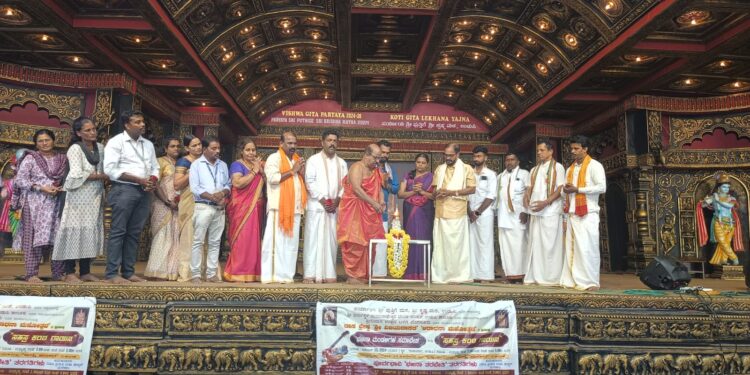 ನ.10ರ ‘ಸಹಸ್ರ ಕಂಠ ಬೃಹತ್ ಗೋಷ್ಠಿ ಗಾಯನ’ ಎಲ್ಲೆಡೆ ಮಾರ್ದನಿಸಿ ಭಜನಾ ಕ್ರಾಂತಿಗೆ ನಾಂದಿ ಹಾಡಲಿ: ನಾಗರಾಜ ಆಚಾರ್ಯ..!!