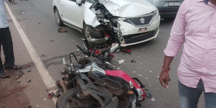 ಕಾರ್ಕಳ – ಬೈಕ್ ಕಾರು ಅಪಘಾತ ; ಬೈಕ್ ಸವಾರರು ಗಂಭಿರ…!