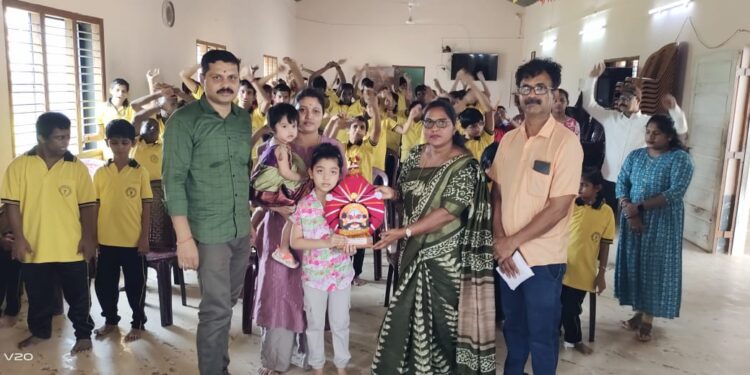 ವಿಜೇತ ವಿಶೇಷ ಶಾಲೆಯಲ್ಲಿ ದೀಪಾವಳಿ ಹಬ್ಬದ ಆಚರಿಸಿಕೊಂಡ ಕಾರ್ಕಳ ಗ್ರಾಮಾಂತರ ಠಾಣೆಯ ಪೊಲೀಸ್ ಉಪನಿರೀಕ್ಷಿಕರು ಶ್ರೀ ದಿಲೀಪ್ & ಶ್ರೀಮತಿ ವಿನುತಾ ದಂಪತಿಗಳು..!!