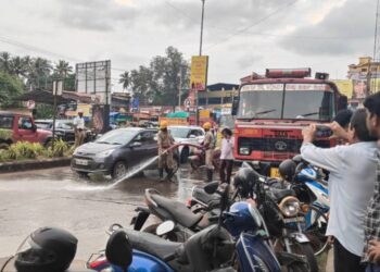 ಉಡುಪಿ:ಸಿಟಿ ಬಸ್ ಸ್ಟಾಂಡ್ ಬಳಿ ವಾಹನವೊಂದರಿಂದ ತೈಲ ಸೋರಿಕೆಯಾದ ಪರಿಣಾಮ ಸ್ಕಿಡ್ ಆದ ದ್ವಿಚಕ್ರ ವಾಹನಗಳು ..!!