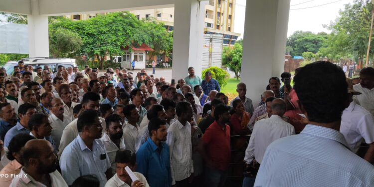 ಭತ್ತ ಕ್ವಿಂಟಲ್ ಗೆ 3000 ರೂ ಬೆಂಬಲ ಬೆಲೆ ನಿಗದಿಪಡಿಸುವಂತೆ ಕೃಷಿಕ ಸಂಘದ ನೇತೃತ್ವದಲ್ಲಿ ಪ್ರತಿಭಟನೆ..!!