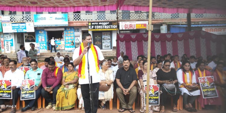 ಉಡುಪಿ :ಇಂದ್ರಾಳಿ ರಾಷ್ಟ್ರೀಯ ಹೆದ್ದಾರಿ ಕಾಮಗಾರಿ ವಿಳಂಬ ಖಂಡಿಸಿ ಬೃಹತ್ ಪ್ರತಿಭಟನೆ ….!