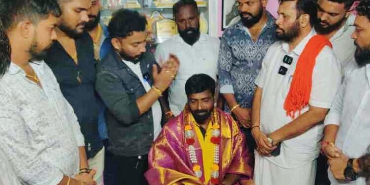 ಪುತ್ತಿಲ ಪರಿವಾರ ಸೇವಾ ಟ್ರಸ್ಟ್ ವತಿಯಿಂದ ಅಪಧ್ಬಾಂದವ, ಖ್ಯಾತ ಮುಳುಗುತಜ್ಞ ಈಶ್ವರ್ ಮಲ್ಪೆ ಕುಟುಂಬಕ್ಕೆ 1ಲಕ್ಷ ರೂಪಾಯಿ ಚೆಕ್ ಹಸ್ತಾಂತರ..!!