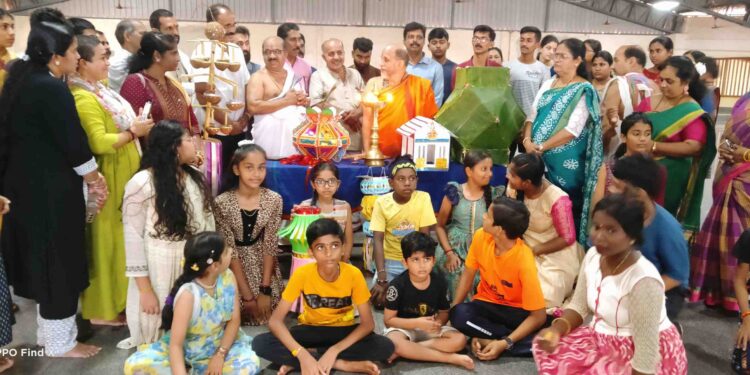 ಪರ್ಯಾಯ ಮಠದಿಂದ ಆಯೋಜಿಸಲ್ಪಟ್ಟ ಗೂಡು ದೀಪ ಸ್ಪರ್ಧೆ: ಪೂಜ್ಯ ಪರ್ಯಾಯ ಶ್ರೀಪಾದರಿಂದ ಉದ್ಘಾಟನೆ..!!