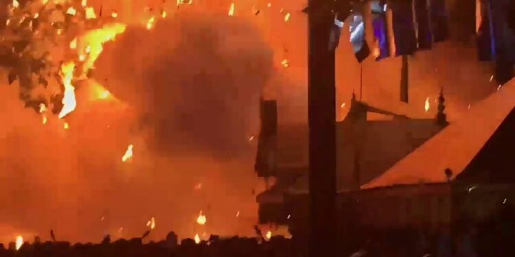 ಕೇರಳದ ಕಾಸರಗೋಡಿನಲ್ಲಿ ಪಟಾಕಿ ಅವಘಡ..!!