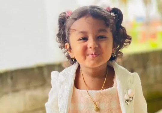 ಆಟವಾಡುತ್ತಿದ್ದ ಮಗುವಿಗೆ ಟೆಂಪೋ ಢಿಕ್ಕಿ ಸ್ಥಳದಲ್ಲೇ ಸಾವು..!!