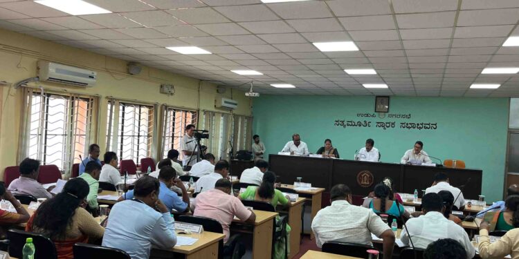 ಉಡುಪಿ ನಗರಸಭೆಯ ವಿಶೇಷ ಸಾಮಾನ್ಯ ಸಭೆ: ನಗರದ ವಿವಿಧ ಸಮಸ್ಯೆ, ಬೇಡಿಕೆಗಳ ಬಗ್ಗೆ ಚರ್ಚೆ..!!