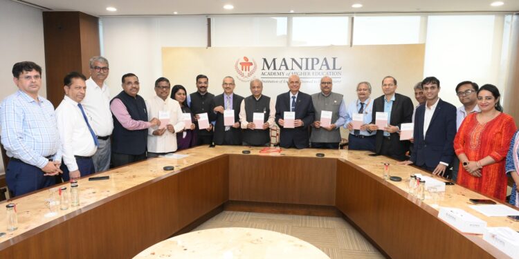 ಕೋವಿಡ್-19 ಬೋಧನಾ ಆಸ್ಪತ್ರೆಯಲ್ಲಿ ಬಿಕ್ಕಟ್ಟನ್ನು ನಿರ್ವಹಿಸುವ ಒಳನೋಟಗಳು ಪುಸ್ತಕ ಬಿಡುಗಡೆ..!!