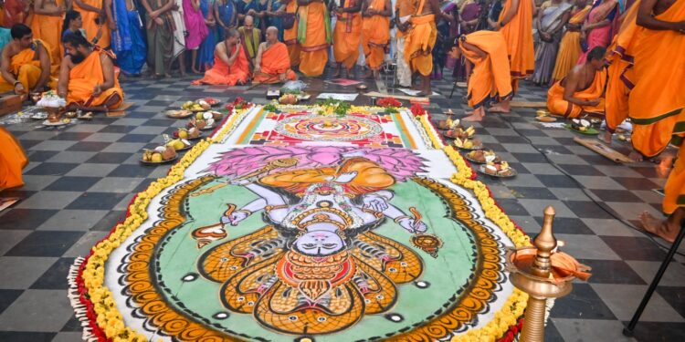 ಶ್ರೀ ಕೃಷ್ಣಮಠದ ರಾಜಾಂಗಣದಲ್ಲಿ 25 ಕುಂಡಗಳಲ್ಲಿ ದಶಾವತಾರ ಮಂತ್ರ ಹೋಮ..!!