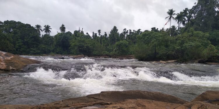 ಕಾರ್ಕಳ : ಈಜಲು ಫಾಲ್ಸ್ ಗಿಳಿದು ನೀರು ಪಾಲಾದ ಕಾಲೇಜು ವಿದ್ಯಾರ್ಥಿ..!!