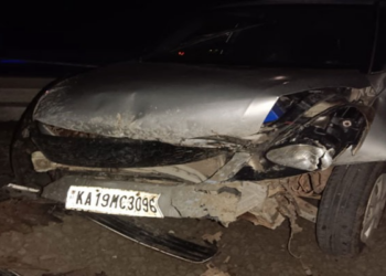 ಕಾರ್ಕಳದಲ್ಲಿ ಜಲ್ಲಿಕಲ್ಲಿನ ರಾಶಿಗೆ ಡಿಕ್ಕಿ ಹೊಡೆದು ಪಲ್ಟಿಯಾದ ಕಾರು..!!