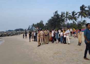 ತ್ರಾಸಿ ಬೀಚಿನಲ್ಲಿ ಟೂರಿಸ್ಟ್ ಬೋಟ್ ಪಲ್ಟಿ- ರೈಡರ್ ನಾಪತ್ತೆ..!!