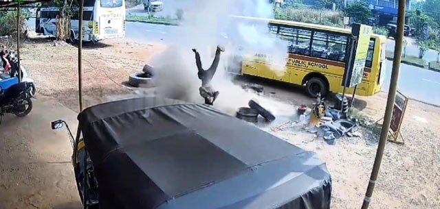 ಕೋಟೇಶ್ವರ : ಗಾಳಿ ತುಂಬುವಾಗ ಟಯರ್ ಸ್ಪೋಟ..!!