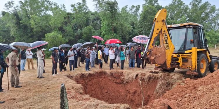 ಕಾರ್ಕಳ : ಇನ್ನಾ ದಲ್ಲಿ ಹೈ ಟೆನ್ಷನ್ ವಿದ್ಯುತ್ ತಂತಿ ಅಳವಡಿಸುವ ಕಾಮಗಾರಿ ಆರಂಭಿಸದಂತೆ ಗ್ರಾಮಸ್ಥರಿಂದ ತಡೆ..!!
