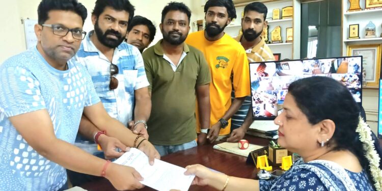 ಕಾರ್ಕಳ ಶ್ರೀ ವೆಂಕಟರಮಣ ದೇವಸ್ಥಾನಕ್ಕೆ ಪುರಸಭೆ ನೀಡಿರುವ ನೋಟಿಸ್  ಹಿಂಪಡೆಯುವಂತೆ ಕಾರ್ಕಳ ಟೈಗರ್ಸ್ ನೇತೃತ್ವದಲ್ಲಿ ಪುರಸಭೆ ಮುಖ್ಯಾಧಿಕಾರಿಗೆ ಮನವಿ.!!