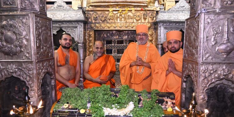 ಕೃಷ್ಣಮಠದಲ್ಲಿ ಗೀತಾ ಜಯಂತಿ ಕಾರ್ಯಕ್ರಮ ಉದ್ಘಾಟನೆಗಾಗಿ ಸಾಧು ಶ್ರೀ ಭದ್ರೇಶ ದಾಸ್ ಭೇಟಿ..!!