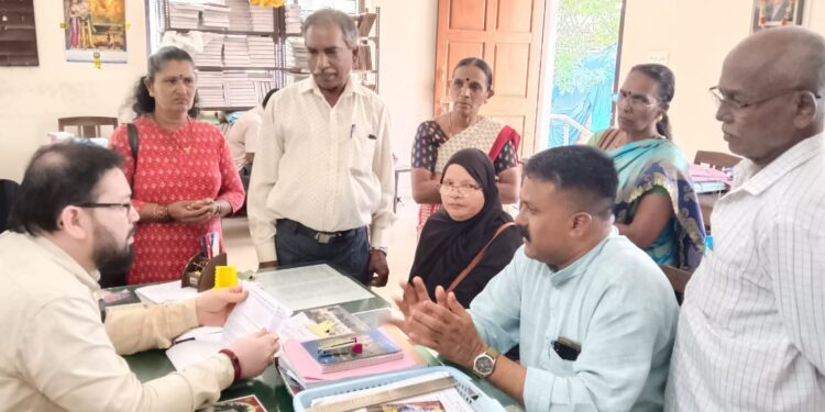 ಉಡುಪಿ :ಬೀಡಿ ಎಲೆ ಸರಿಪಡಿಸಲು ಒತ್ತಾಯ..!!