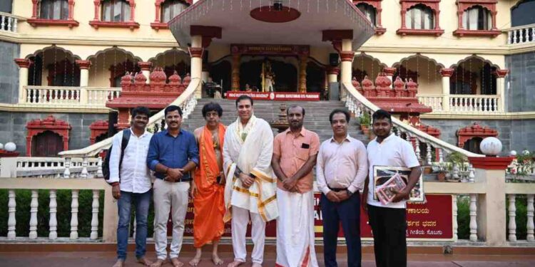 ಭಾರತ ಕ್ರಿಕೆಟ್ ಆಟಗಾರ ಪದ್ಮಶ್ರೀ ಪುರಸ್ಕೃತ ವಿ.ವಿ.ಎಸ್ ಲಕ್ಷ್ಮಣ್  ಶ್ರೀಕೃಷ್ಣಮಠಕ್ಕೆ ಭೇಟಿ..!!