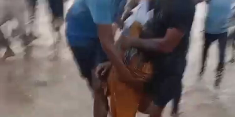 ಮುರುಡೇಶ್ವರ : ಸಮುದ್ರ ತೀರದಲ್ಲಿ ಕೊಚ್ಚಿ ಹೋದ ಪ್ರವಾಸಕ್ಕೆ ಬಂದಿದ್ದ ಮೂವರು ವಿದ್ಯಾರ್ಥಿನಿಯರು:ಓರ್ವ ವಿದ್ಯಾರ್ಥಿನಿ ಶವ ಪತ್ತೆ..!!