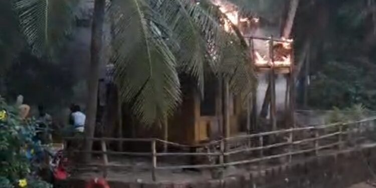 ಉಡುಪಿ: ‘ರೆಸಾರ್ಟ್ ನಲ್ಲಿ’ ಅಗ್ನಿ ಅವಘಡ : ಪ್ರಾಣಾಪಾಯದಿಂದ ಪ್ರವಾಸಿಗರು ಪಾರು..!