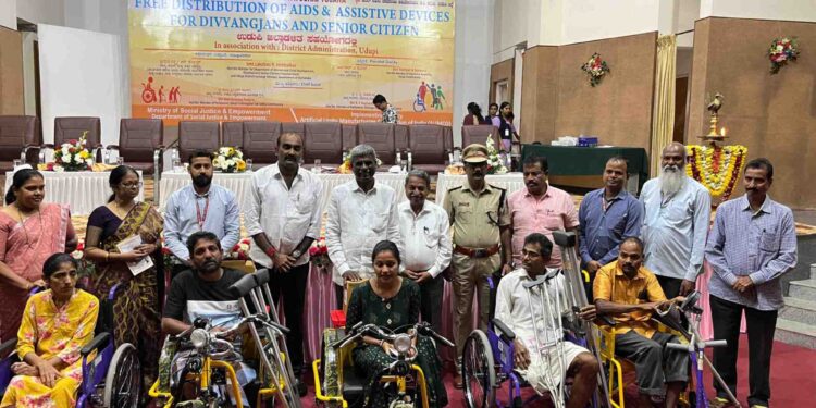 ಉಡುಪಿ :ವಿಕಲ ಚೇತನರು ಹಾಗೂ ಹಿರಿಯ ನಾಗರಿಕರಿಗೆ ಉಚಿತ ಸಾಧನ ಸಲಕರಣೆ ವಿತರಣೆ ಸಮಾರಂಭ..!