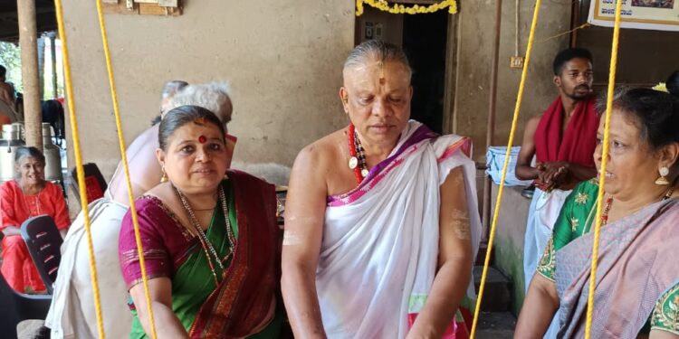 ಕಾರ್ಕಳ :ಪುಟಾಣಿ ಕರುವಿಗೆ ತೊಟ್ಟಿಲು ಪೂಜೆ..!!