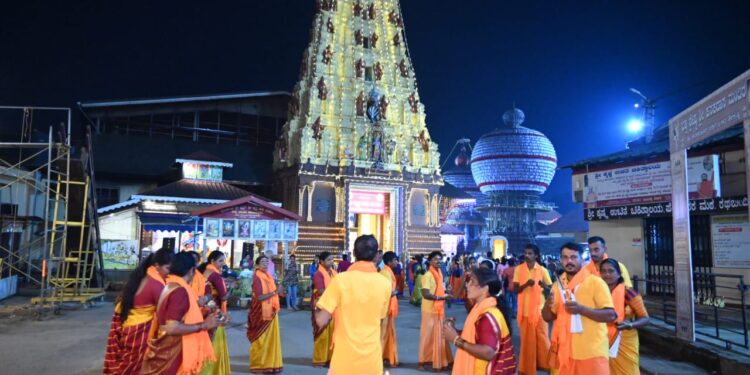 ಉಡುಪಿಯಲ್ಲಿ ಕುಣಿತ ಭಜನೆಯೊಂದಿಗೆ ಸಪ್ತೋತ್ಸವದ ವೈಭವ..!!