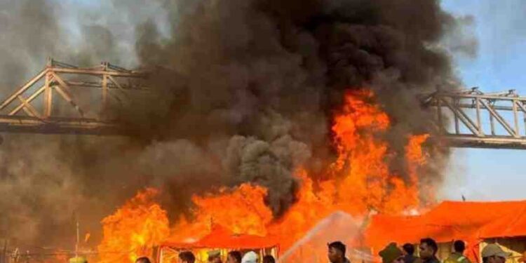 ಮಹಾ ಕುಂಭಮೇಳದಲ್ಲಿ ಅಗ್ನಿ ಅವಘಡ  ಸಿಲಿಂಡರ್​​ಗಳು ಸ್ಫೋಟ..!!