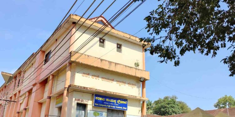 ಉಡುಪಿಯ ವಳಕಾಡು ಸಂಯುಕ್ತ ಪ್ರೌಢ ಶಾಲೆಯ ಆವರಣದಲ್ಲಿ ಜೇನುನೋಣ ದಾಳಿ – 40 ವಿದ್ಯಾರ್ಥಿಗಳಿಗೆ ಗಾಯ..!!