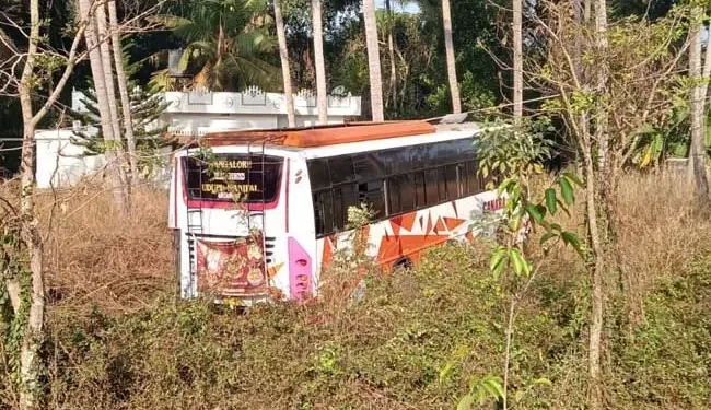 ಪಡುಬಿದ್ರೆ :ಬಸ್ ಚಲಾಯಿಸುತ್ತಿರುವಾಗಲೇ ಚಾಲಕನಿಗೆ ಹೃದಯಾಘಾತ : ಪ್ರಯಾಣಿಕರು ಅಪಾಯದಿಂದ ಪಾರು..!!