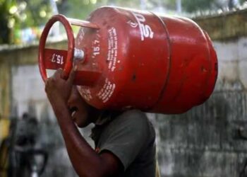 ವಾಣಿಜ್ಯ ಬಳಕೆಯ ಎಲ್​ಪಿಜಿ ಸಿಲಿಂಡರ್​ ಬೆಲೆ ಇಳಿಕೆ..!!