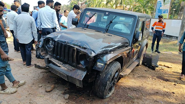 ಸಾಸ್ತಾನ ಚರ್ಚ್ ಸಮೀಪ ಚಾಲಕನ ನಿಯಂತ್ರಣ ತಪ್ಪಿ ಚರಂಡಿಗೆ ಬಿದ್ದ ಕಾರು..!!