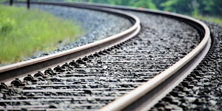 ಬಾಲಕರಿಬ್ಬರು ರೈಲು ಹಳಿಯ ಕಬ್ಬಿಣ ಹೆಕ್ಕಿದರೆಂದು ಆರೋಪ : ರೈಲ್ವೆ ಸಿಬ್ಬಂದಿ ಮೇಲೆ ಹಲ್ಲೆ ಪ್ರಕರಣ ದಾಖಲು..!!